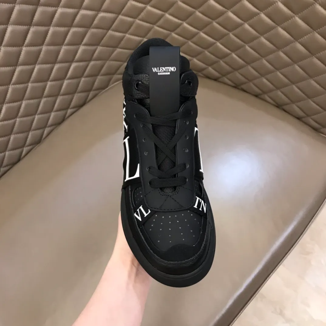p480 "VALETINO**" new high-top 🆕 calfskin lace-up sneakers. No man should be able to refuse these shoes. The classic color scheme is so handsome! Purchase a high-precision replica of the original version to instantly sell off the market currency! 6 VLTN logo rubber effect straps - Valentino Garavani Logo printed on the back and tongue, all materials are customized to ensure quality! Size: 38-44